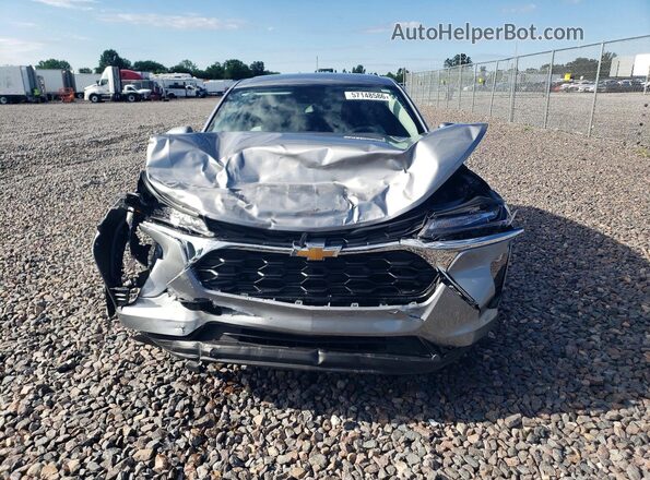 KL77LFEPXTC029701 2026 CHEVROLET TRAX Серебряный Вид спереди
