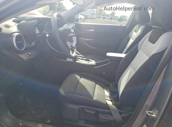KL77LFEPXTC029701 2026 CHEVROLET TRAX Серебряный Вид салона спереди