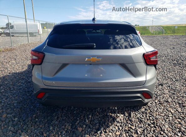KL77LFEPXTC029701 2026 CHEVROLET TRAX Серебряный Вид сзади