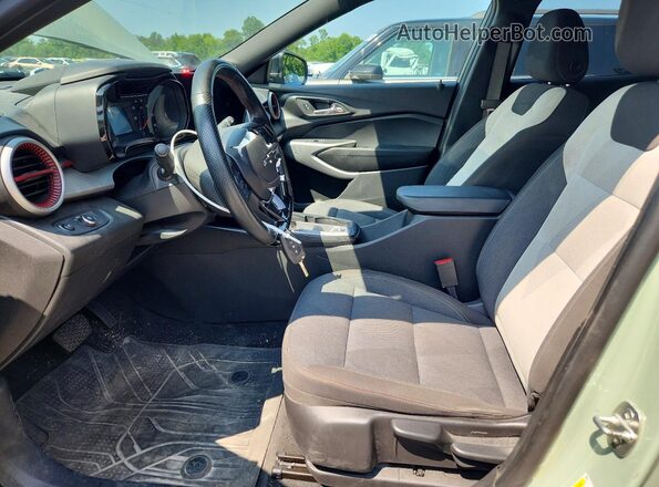 KL77LGE20RC082023 2024 CHEVROLET TRAX Green Vista interior delantera