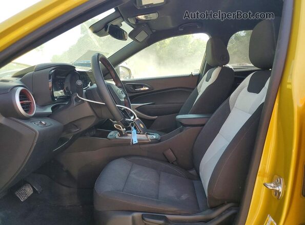 KL77LGE21RC228297 2024 CHEVROLET TRAX Yellow Vista interior delantera