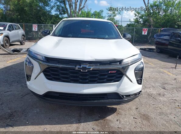 KL77LGE22RC104569 2024 CHEVROLET TRAX Белый Вид задней части салона