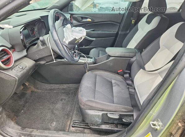 KL77LGE22RC197688 2024 CHEVROLET TRAX Gray Սալոնի դիմացի տեսք