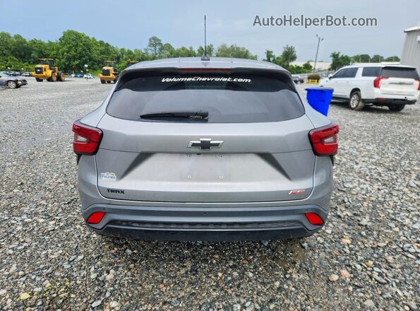 KL77LGE22RC197688 2024 CHEVROLET TRAX Gray Հետևի տեսք