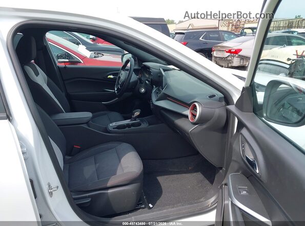 KL77LGE25RC203094 2024 CHEVROLET TRAX Белый Вид салона спереди