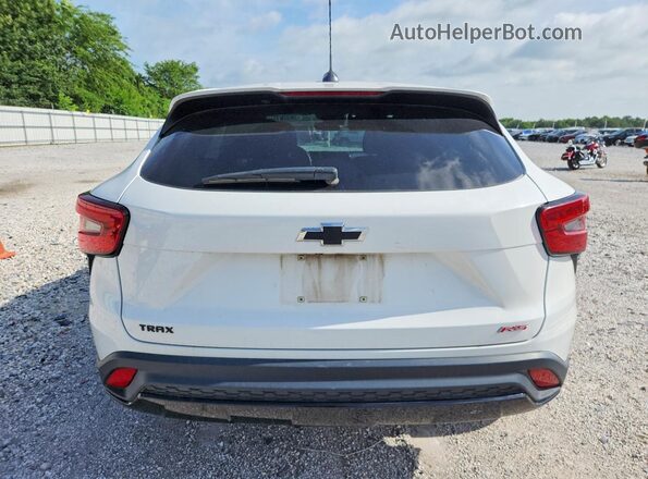 KL77LGE27RC067356 2024 CHEVROLET TRAX White Вид ззаду