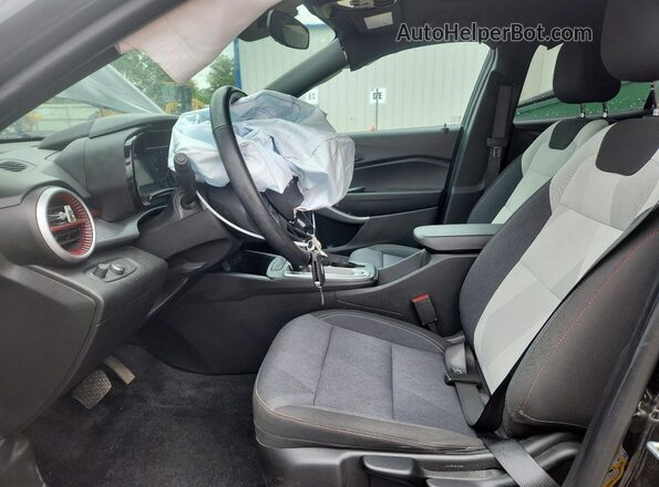 KL77LGE27RC116491 2024 CHEVROLET TRAX Black Widok wnętrza z przodu