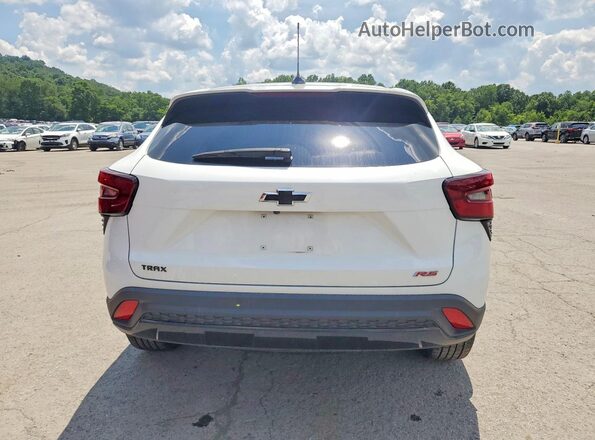 KL77LGE29RC133678 2024 CHEVROLET TRAX White Հետևի տեսք