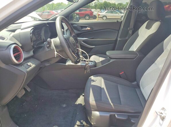 KL77LGE29RC133678 2024 CHEVROLET TRAX White Սալոնի դիմացի տեսք