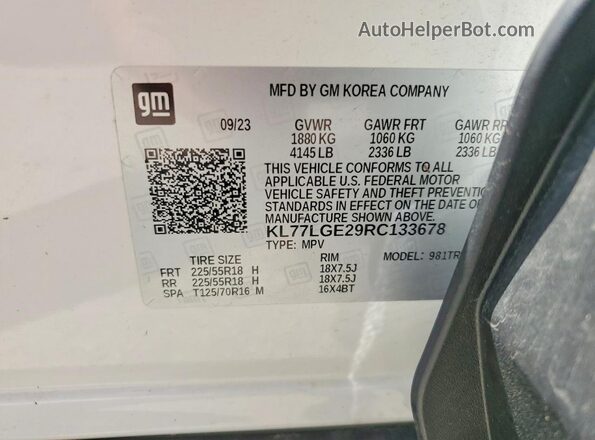 KL77LGE29RC133678 2024 CHEVROLET TRAX White VIN կոդի պիտակի տեսք