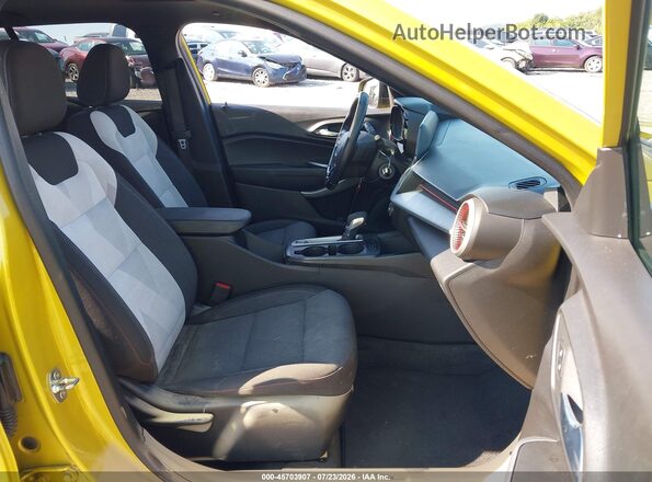 KL77LGE2XRC030057 2024 CHEVROLET TRAX Gold Вид салону спереду