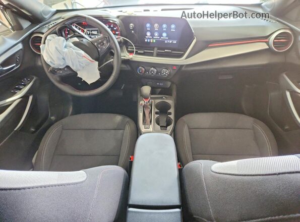 KL77LGE2XRC107428 2024 CHEVROLET TRAX Black Առջևի վահանակի տեսք