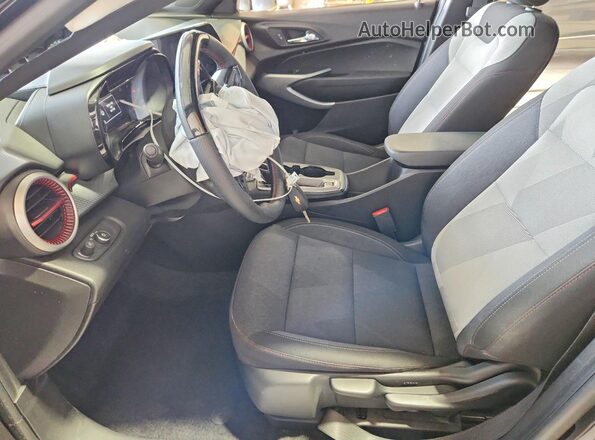 KL77LGE2XRC107428 2024 CHEVROLET TRAX Black Սալոնի դիմացի տեսք