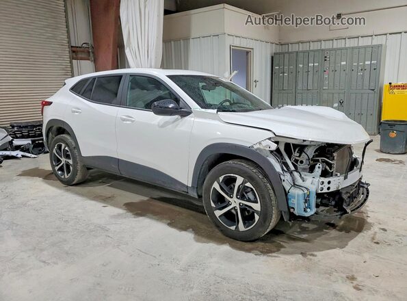 KL77LGE2XRC155415 2024 CHEVROLET TRAX White Front right