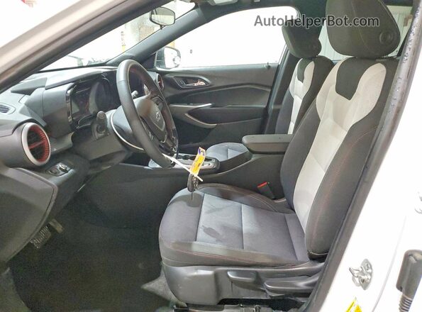KL77LGE2XRC155415 2024 CHEVROLET TRAX White Front interior view