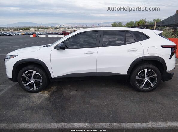 KL77LGE2XRC235359 2024 CHEVROLET TRAX White 360 interior view