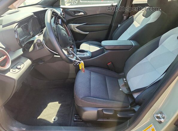 KL77LGE2XRC239251 2024 CHEVROLET TRAX Green წინა სალონის ხედი