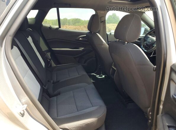 KL77LGEP0SC200492 2025 CHEVROLET TRAX Серебряный Вид задней части салона