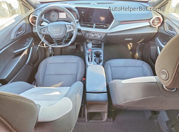 KL77LGEP0SC286905 2025 CHEVROLET TRAX Black Առջևի վահանակի տեսք