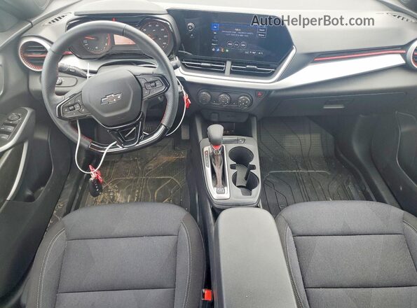 KL77LGEP0TC046772 2026 CHEVROLET TRAX Black Widok deski rozdzielczej