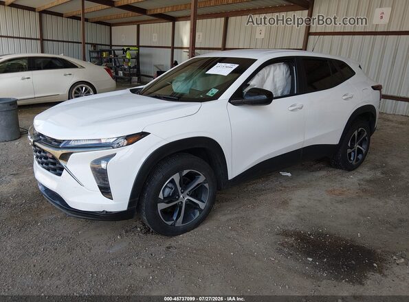 KL77LGEP1SC004383 2025 CHEVROLET TRAX White Передня ліва чверть