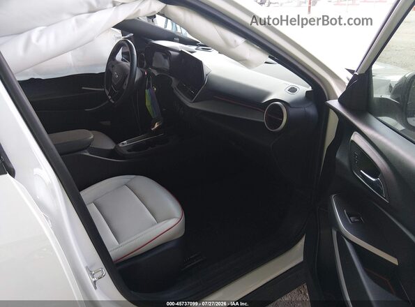 KL77LGEP1SC004383 2025 CHEVROLET TRAX White Вид салону спереду