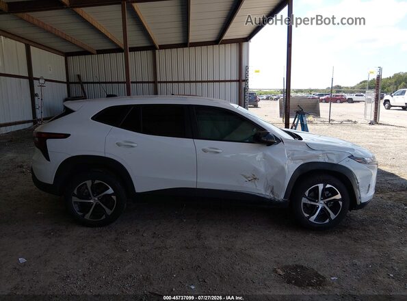 KL77LGEP1SC004383 2025 CHEVROLET TRAX White Вид задньої частини салону