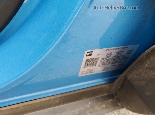 KL77LGEP1SC323590 2025 CHEVROLET TRAX Blue VIN sticker view