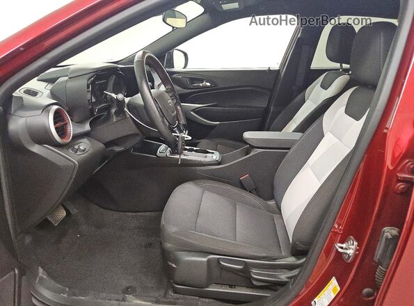 KL77LGEP2SC100331 2025 CHEVROLET TRAX Maroon Вид салону спереду