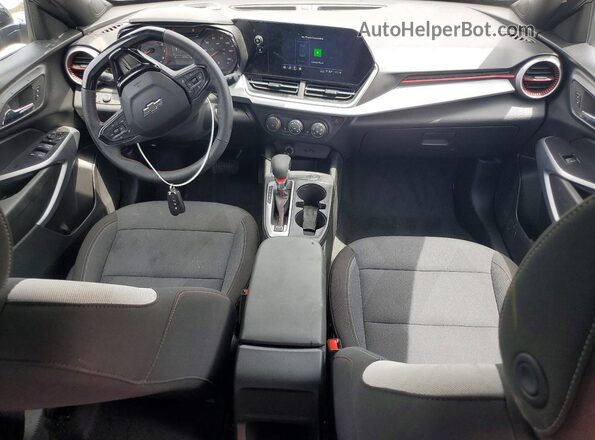 KL77LGEP2SC313716 2025 CHEVROLET TRAX Silver Vista del salpicadero