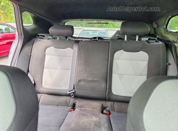 KL77LGEP3SC049728 2025 CHEVROLET TRAX Silver Widok tylnych siedzeń