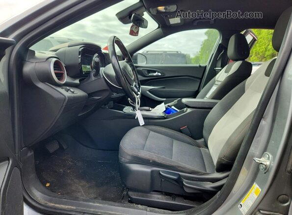 KL77LGEP3SC049728 2025 CHEVROLET TRAX Silver Widok wnętrza z przodu