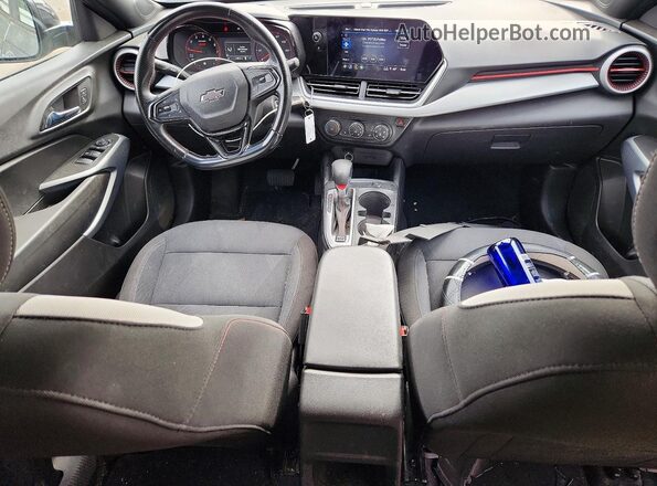 KL77LGEP3SC049728 2025 CHEVROLET TRAX Silver Widok deski rozdzielczej