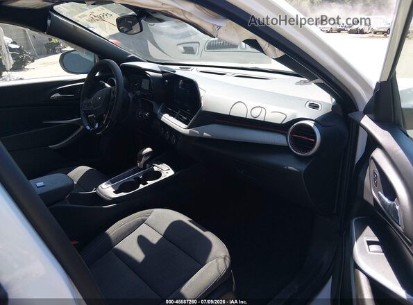 KL77LGEP3SC312039 2025 CHEVROLET TRAX White Սալոնի դիմացի տեսք