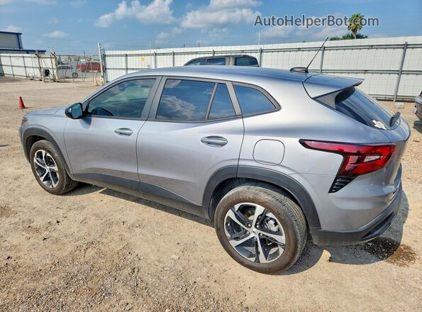 KL77LGEP4SC130561 2025 CHEVROLET TRAX Gray Trasero izquierdo