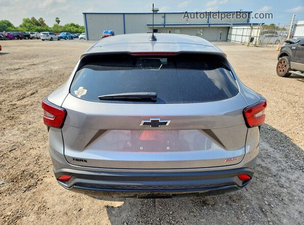 KL77LGEP4SC130561 2025 CHEVROLET TRAX Gray Vista trasera