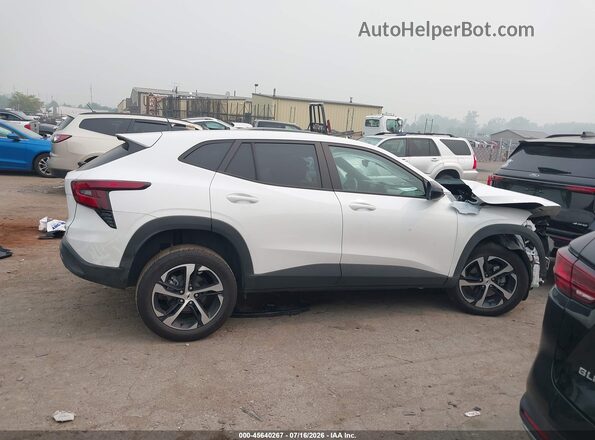 KL77LGEP4SC271582 2025 CHEVROLET TRAX Белый Вид задней части салона