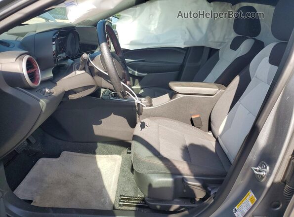 KL77LGEP7SC054785 2025 CHEVROLET TRAX Silver Widok wnętrza z przodu