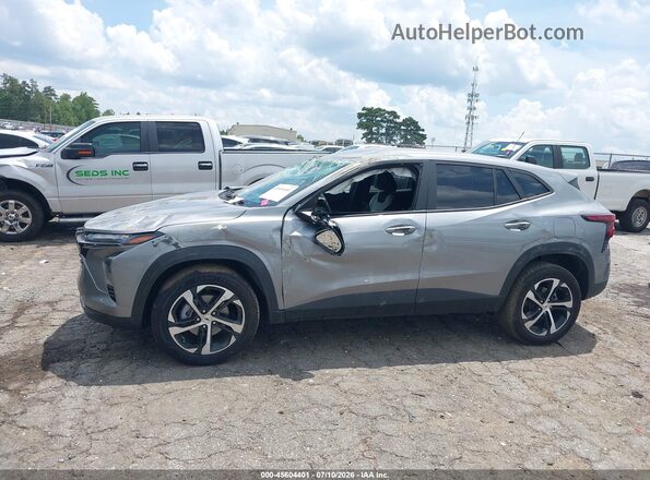 KL77LGEP7SC252878 2025 CHEVROLET TRAX Gray Widok wnętrza 360 stopni