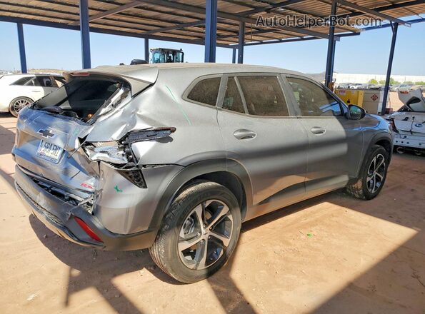 KL77LGEP8SC272301 2025 CHEVROLET TRAX Silver Trasero derecho