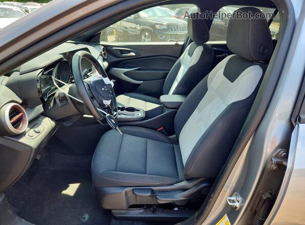 KL77LGEP8SC334666 2026 CHEVROLET TRAX Gray Vista interior delantera