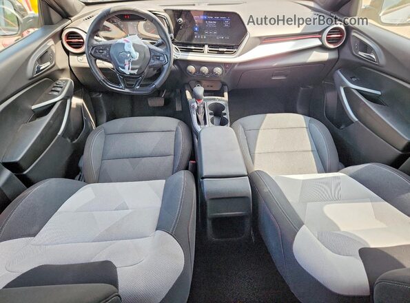 KL77LGEP8SC334666 2026 CHEVROLET TRAX Gray Vista del salpicadero