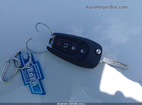 KL77LGEP8TC064971 2026 CHEVROLET TRAX Серебряный Вид панели приборов