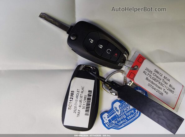 KL77LGEPXSC112985 2025 CHEVROLET TRAX Blue Widok deski rozdzielczej