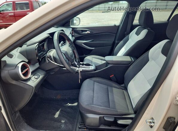 KL77LGEPXTC047444 2026 CHEVROLET TRAX Tan Vista interior delantera