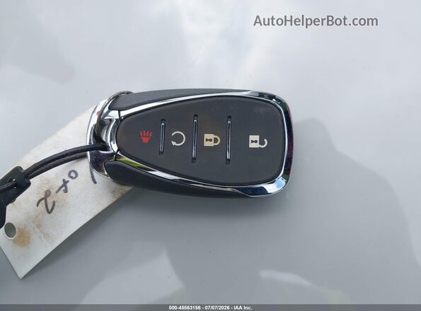 KL77LHE21RC243050 2024 CHEVROLET TRAX Красный Вид панели приборов