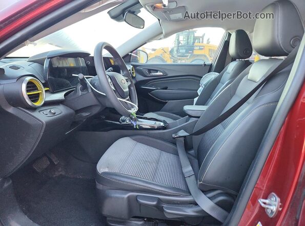 KL77LHE24RC009078 2024 CHEVROLET TRAX Red Вид салону спереду