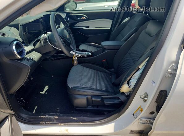 KL77LHE26RC238927 2024 CHEVROLET TRAX White Vista interior delantera