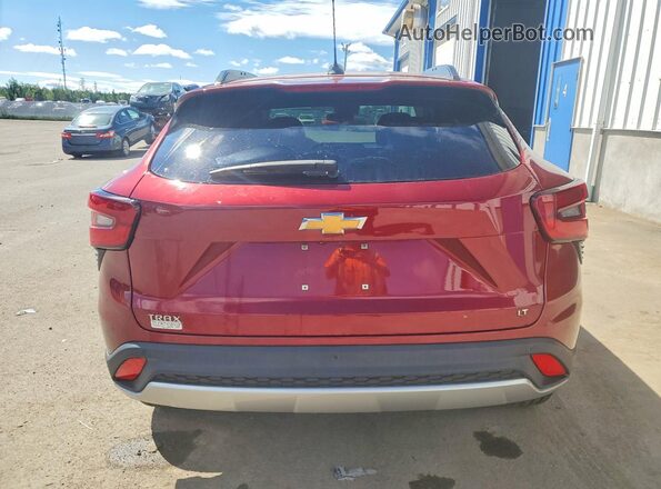 KL77LHE26SC039995 2025 CHEVROLET TRAX Red Widok z tyłu