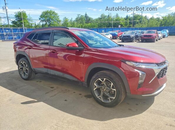 KL77LHE26SC039995 2025 CHEVROLET TRAX Red Przód prawy